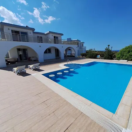 Private Pool Family In Bahceli Villa Kalogrea
