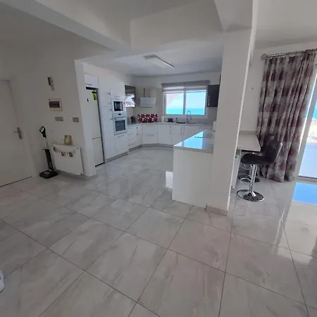 Private Pool Family In Bahceli Kalogrea