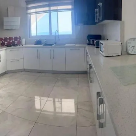 Private Pool Family In Bahceli Kalogrea